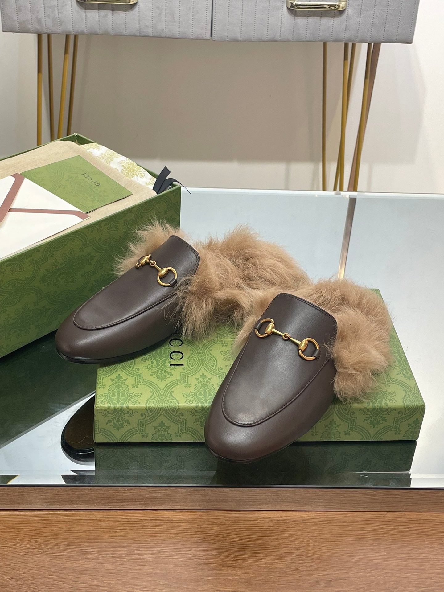 GUCCI HORSEBIT MULE IN MOCHA BROWN CALFSKIN AND LAMB WOOL LINING