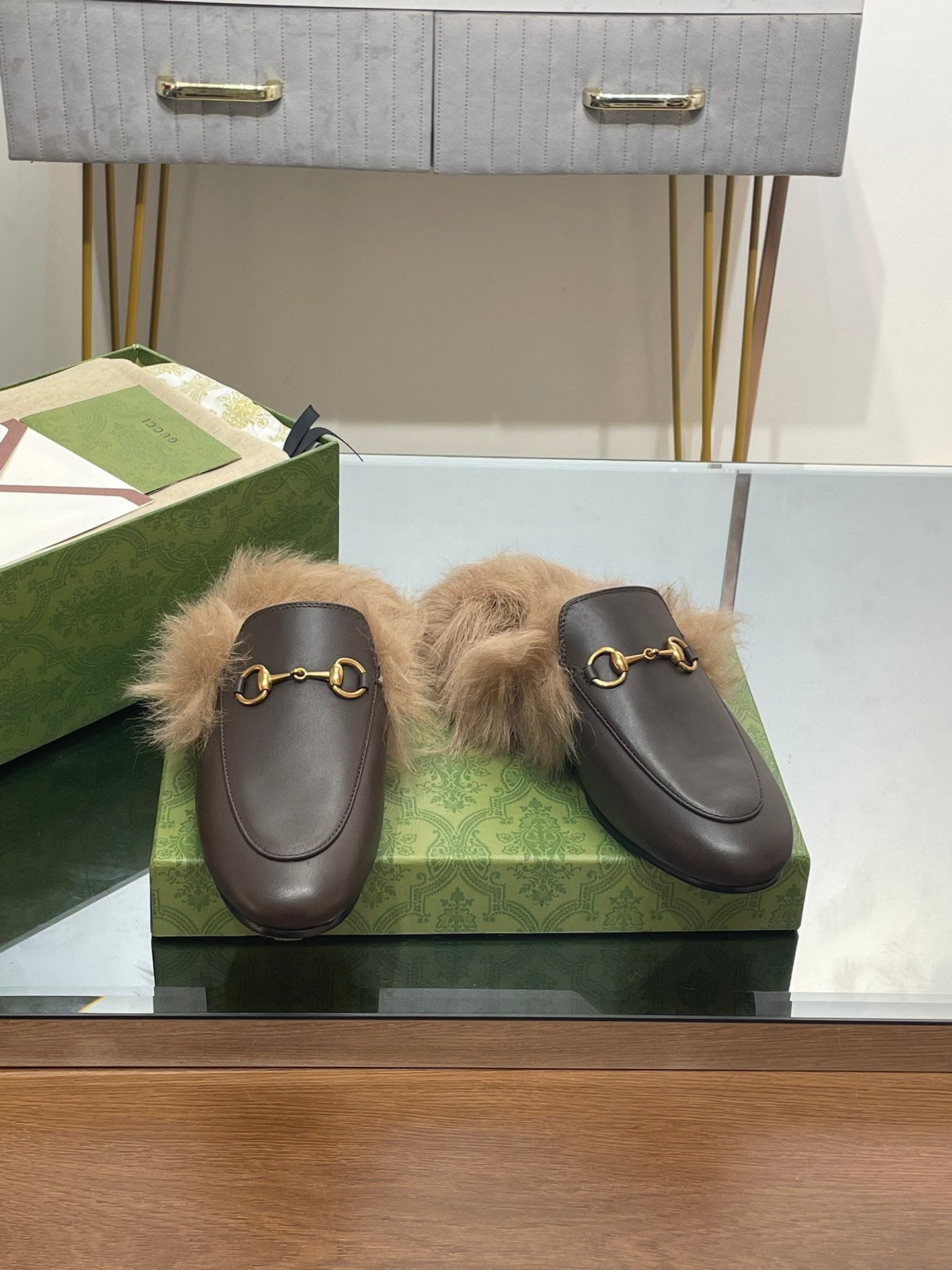 GUCCI HORSEBIT MULE IN MOCHA BROWN CALFSKIN AND LAMB WOOL LINING
