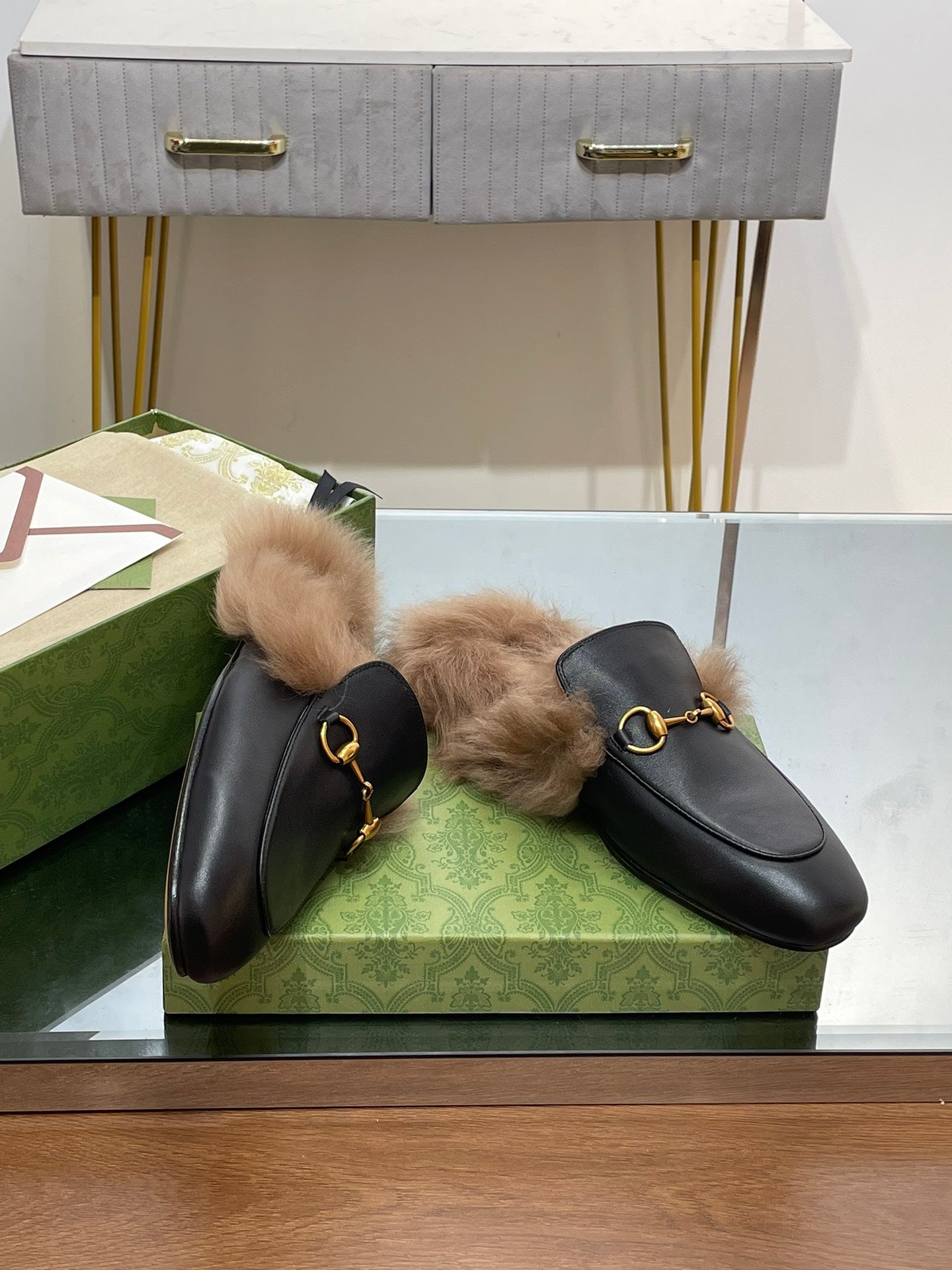 GUCCI HORSEBIT MULE IN BLACK CALFSKIN AND LAMB WOOL LINING