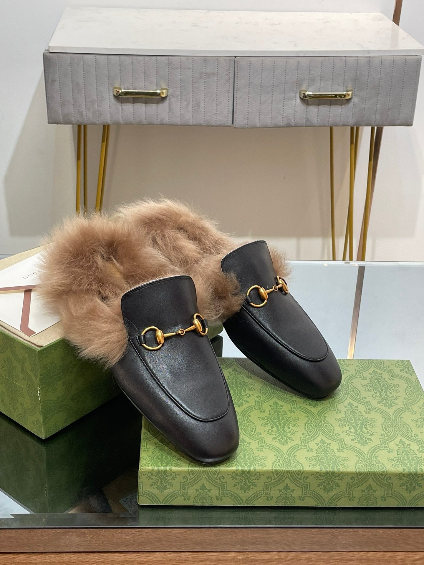 GUCCI HORSEBIT MULE IN BLACK CALFSKIN AND LAMB WOOL LINING