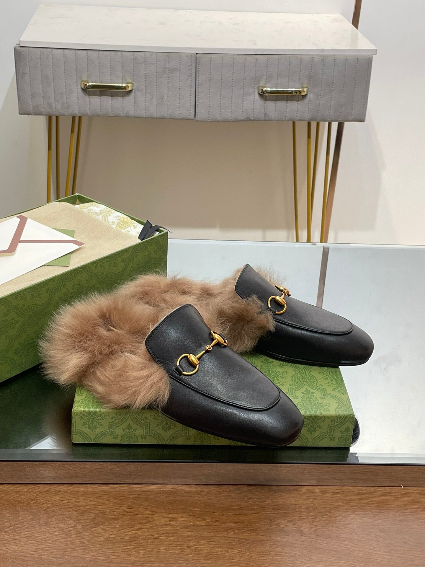 GUCCI HORSEBIT MULE IN BLACK CALFSKIN AND LAMB WOOL LINING