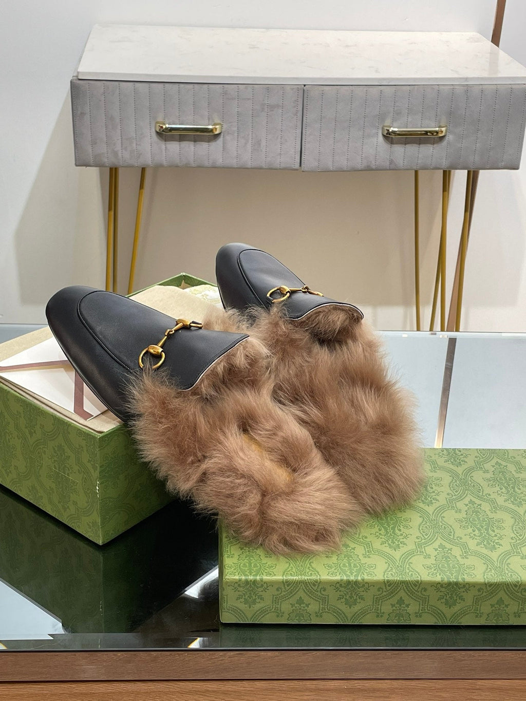 GUCCI HORSEBIT MULE IN BLACK CALFSKIN AND LAMB WOOL LINING