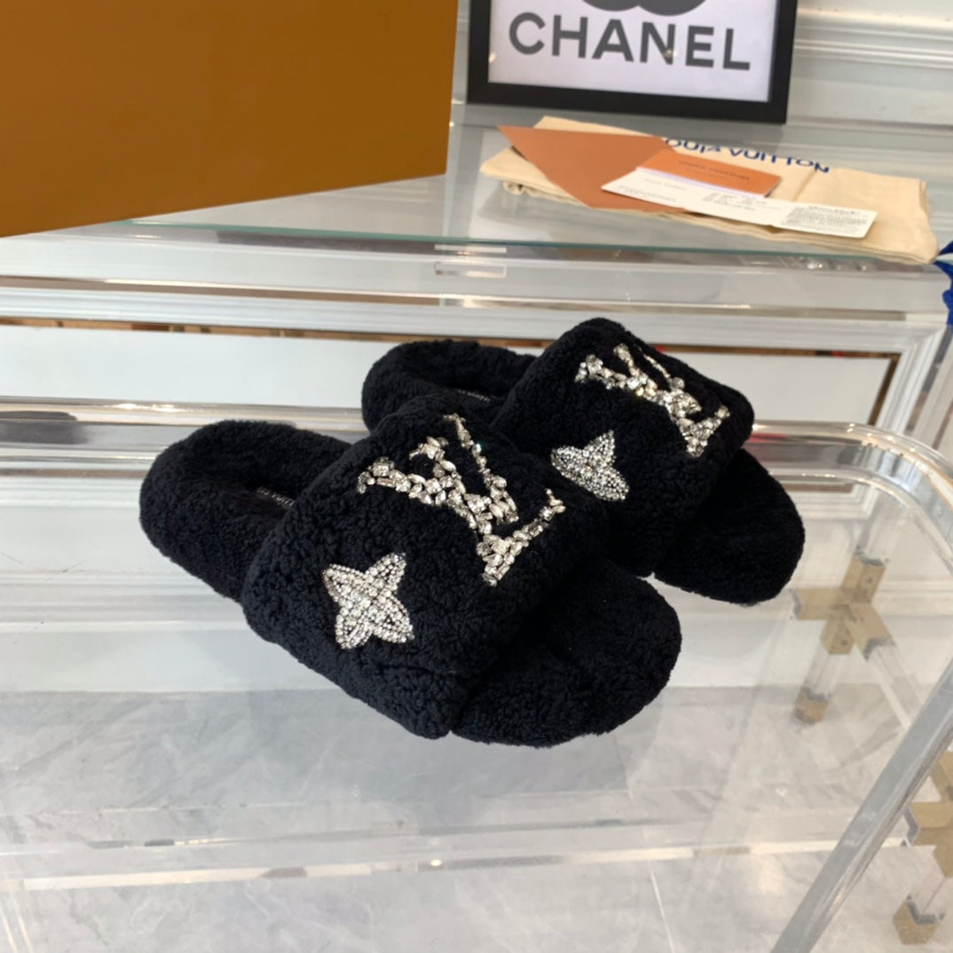 LOUIS VUITTON LV WOMEN'S PASEO FLAT SLIPPER IN BLACK FLEECE