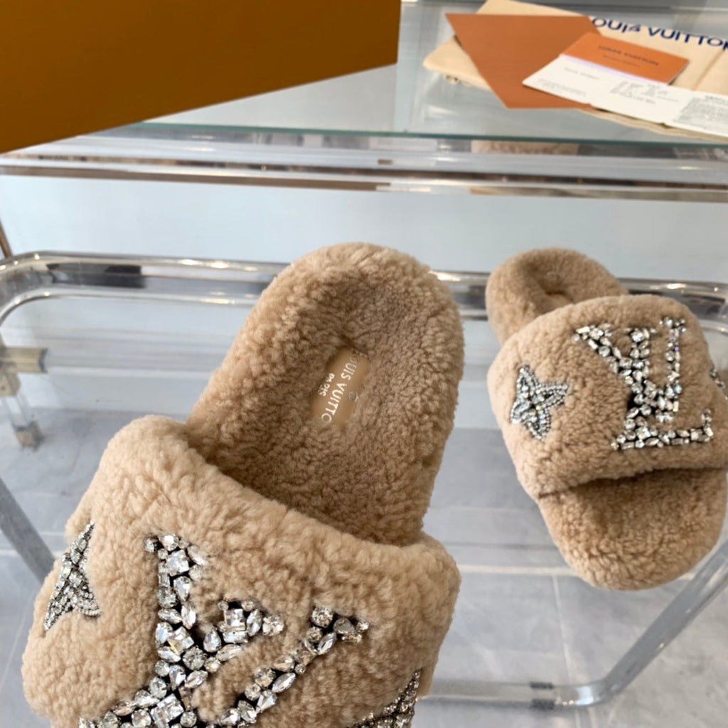 LOUIS VUITTON LV WOMEN'S PASEO FLAT SLIPPER IN TAN BROWN FLEECE