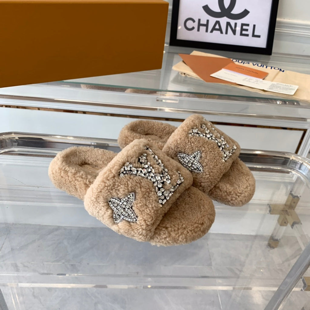LOUIS VUITTON LV WOMEN'S PASEO FLAT SLIPPER IN TAN BROWN FLEECE