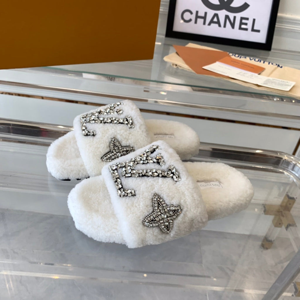 LOUIS VUITTON LV WOMEN'S PASEO FLAT SLIPPER IN WHITE FLEECE