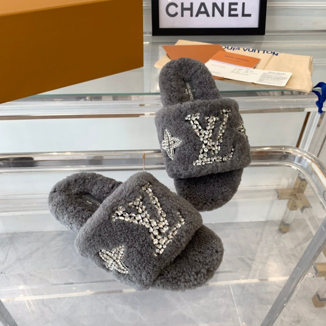 LOUIS VUITTON LV WOMEN'S PASEO FLAT SLIPPER IN GREY FLEECE