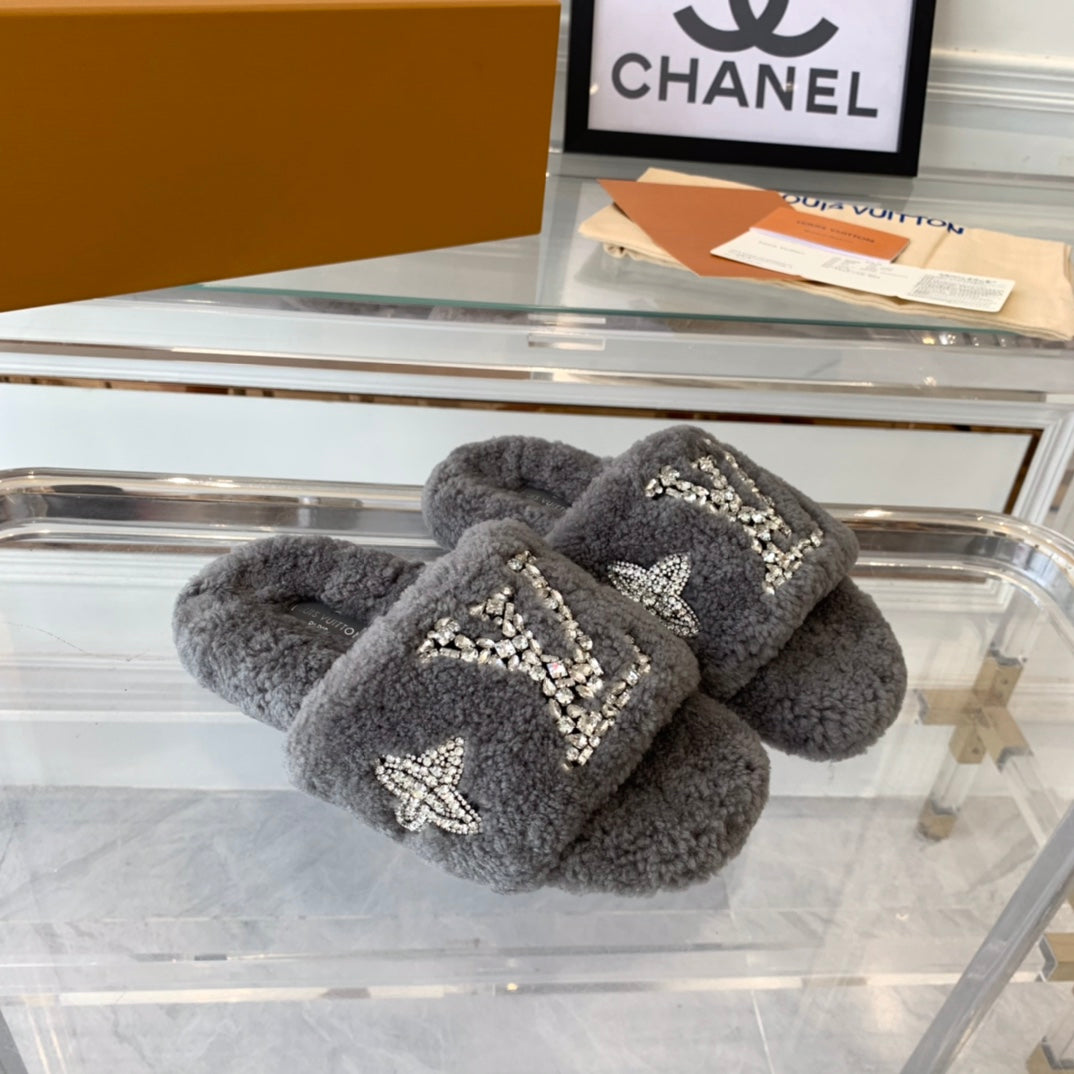 LOUIS VUITTON LV WOMEN'S PASEO FLAT SLIPPER IN GREY FLEECE