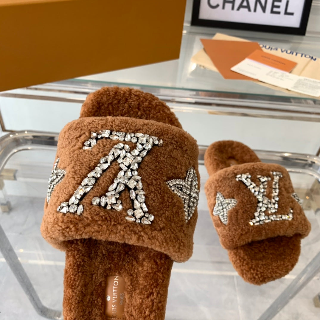 LOUIS VUITTON LV WOMEN'S PASEO FLAT SLIPPER IN CINNAMON BROWN FLEECE