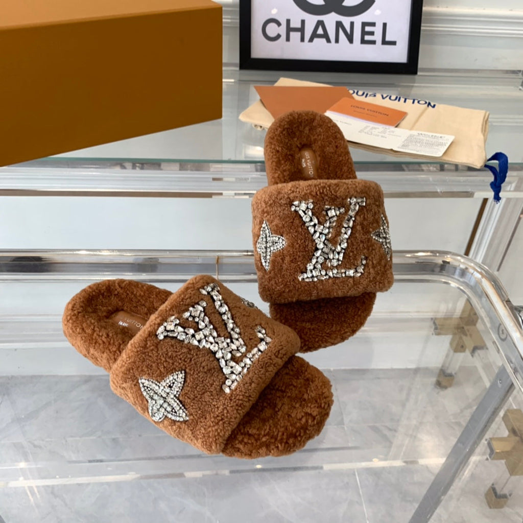 LOUIS VUITTON LV WOMEN'S PASEO FLAT SLIPPER IN CINNAMON BROWN FLEECE
