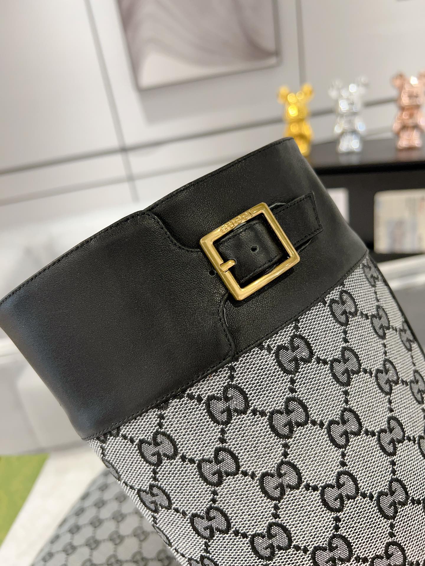 GUCCI KNEE BOOTS IN LIGHT GRAY MONOGRAM CANVAS AND BLACK GLOSSY SHEEPSKIN