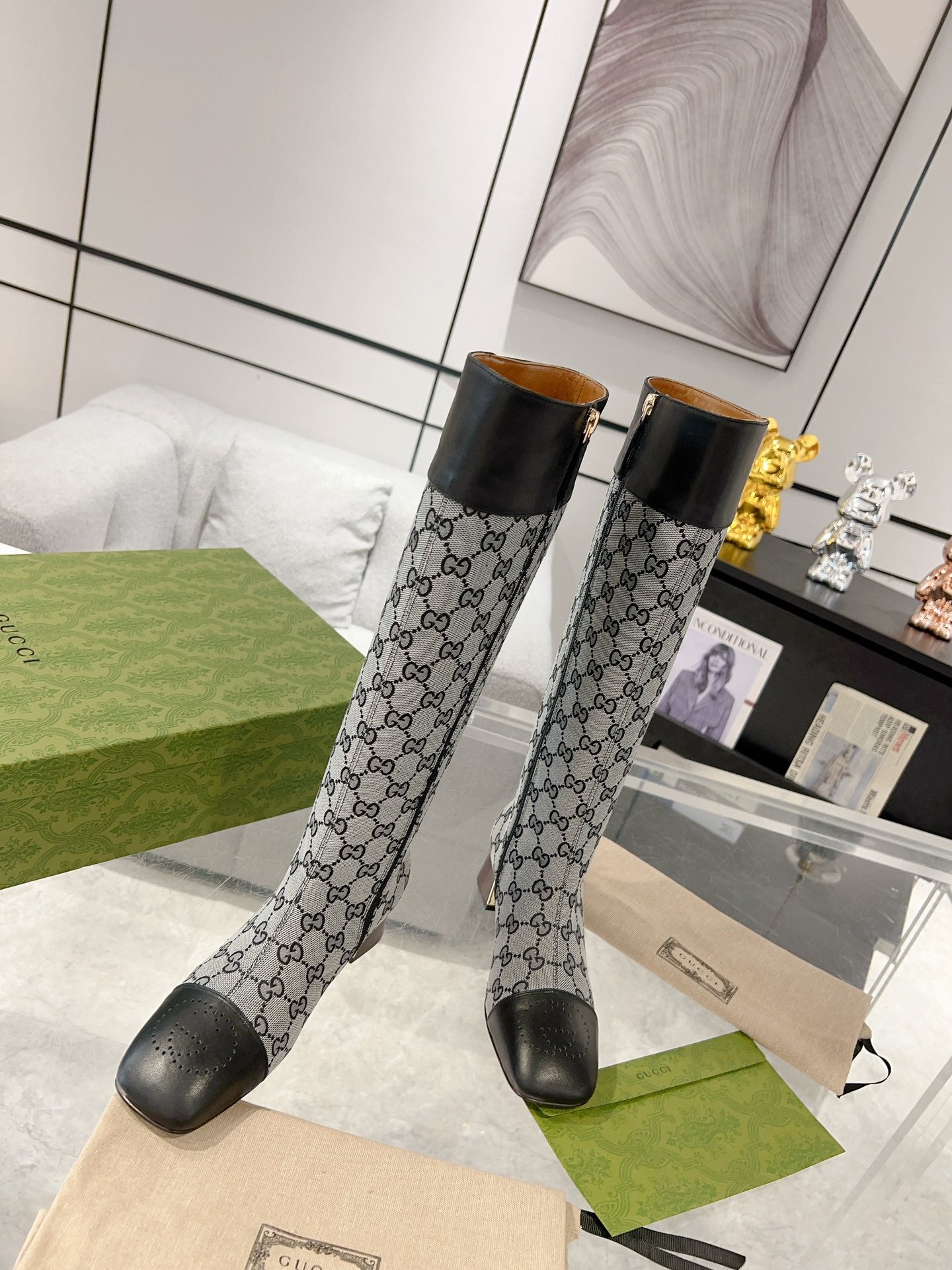 GUCCI KNEE BOOTS IN LIGHT GRAY MONOGRAM CANVAS AND BLACK GLOSSY SHEEPSKIN