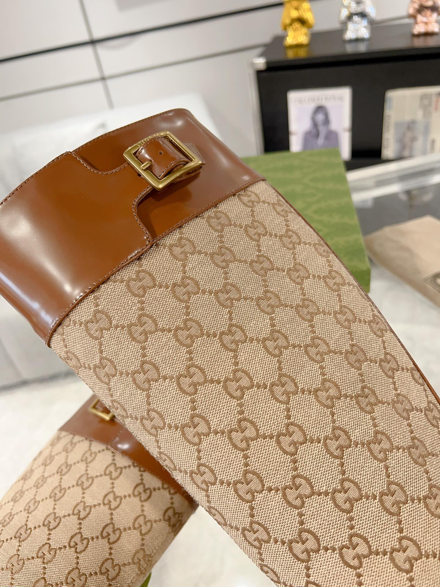 GUCCI KNEE BOOTS IN BRONZE BROWN MONOGRAM CANVAS AND GLOSSY SHEEPSKIN
