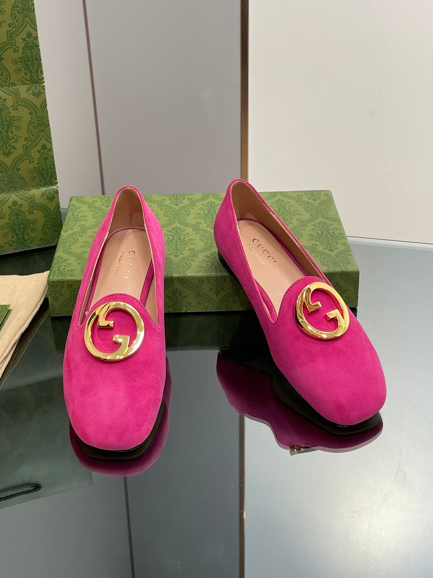 GUCCI BLONDIE LOGO-PLAQUE LOAFERS IN FUSCIA PINK SUEDE WITH GOLD HARDWARE