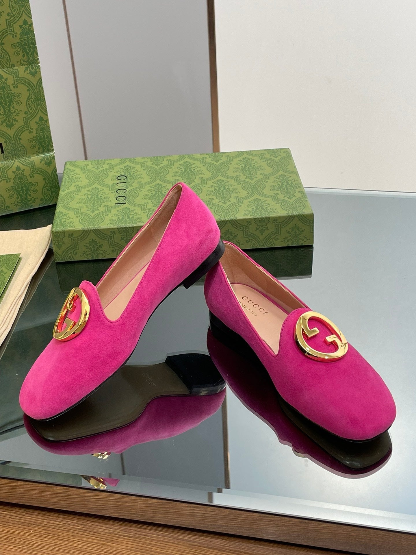 GUCCI BLONDIE LOGO-PLAQUE LOAFERS IN FUSCIA PINK SUEDE WITH GOLD HARDWARE