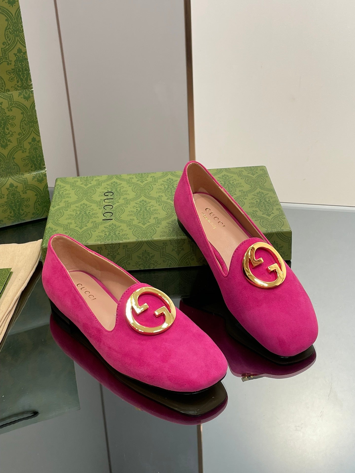 GUCCI BLONDIE LOGO-PLAQUE LOAFERS IN FUSCIA PINK SUEDE WITH GOLD HARDWARE