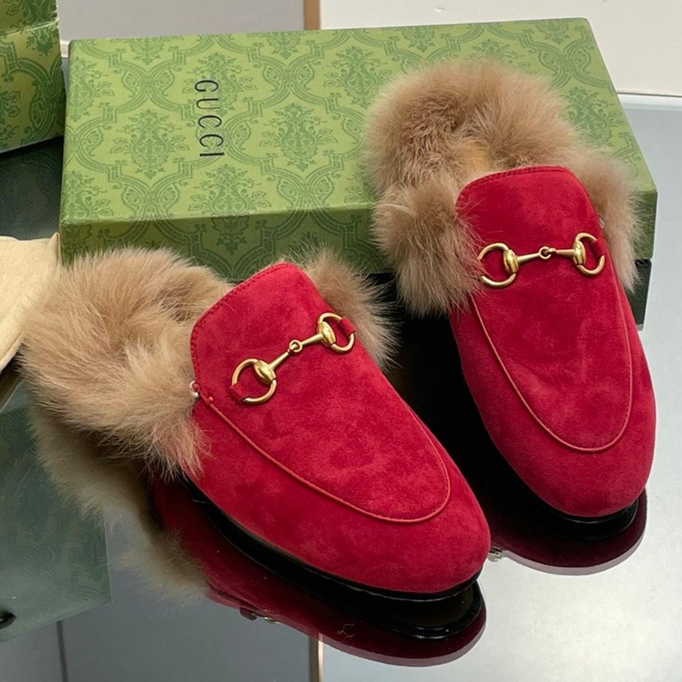 GUCCI HORSEBIT MULE IN CRIMSON RED SUEDE AND LAMB WOOL LINING