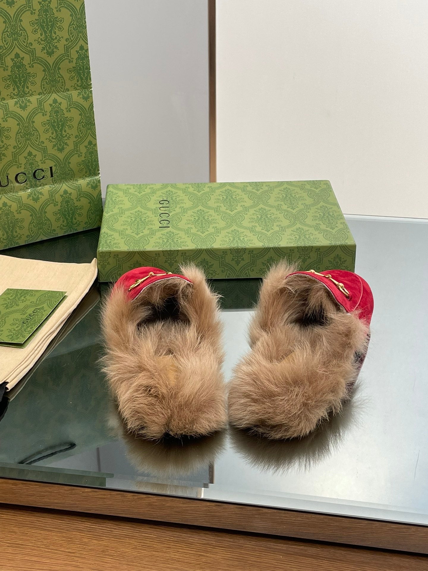 GUCCI HORSEBIT MULE IN CRIMSON RED SUEDE AND LAMB WOOL LINING