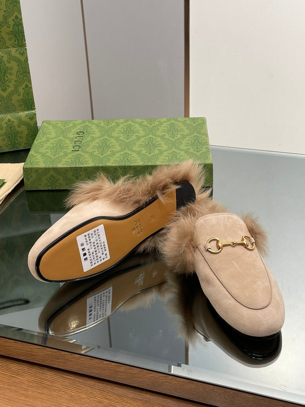 GUCCI HORSEBIT MULE IN TAN BROWN SUEDE AND LAMB WOOL LINING