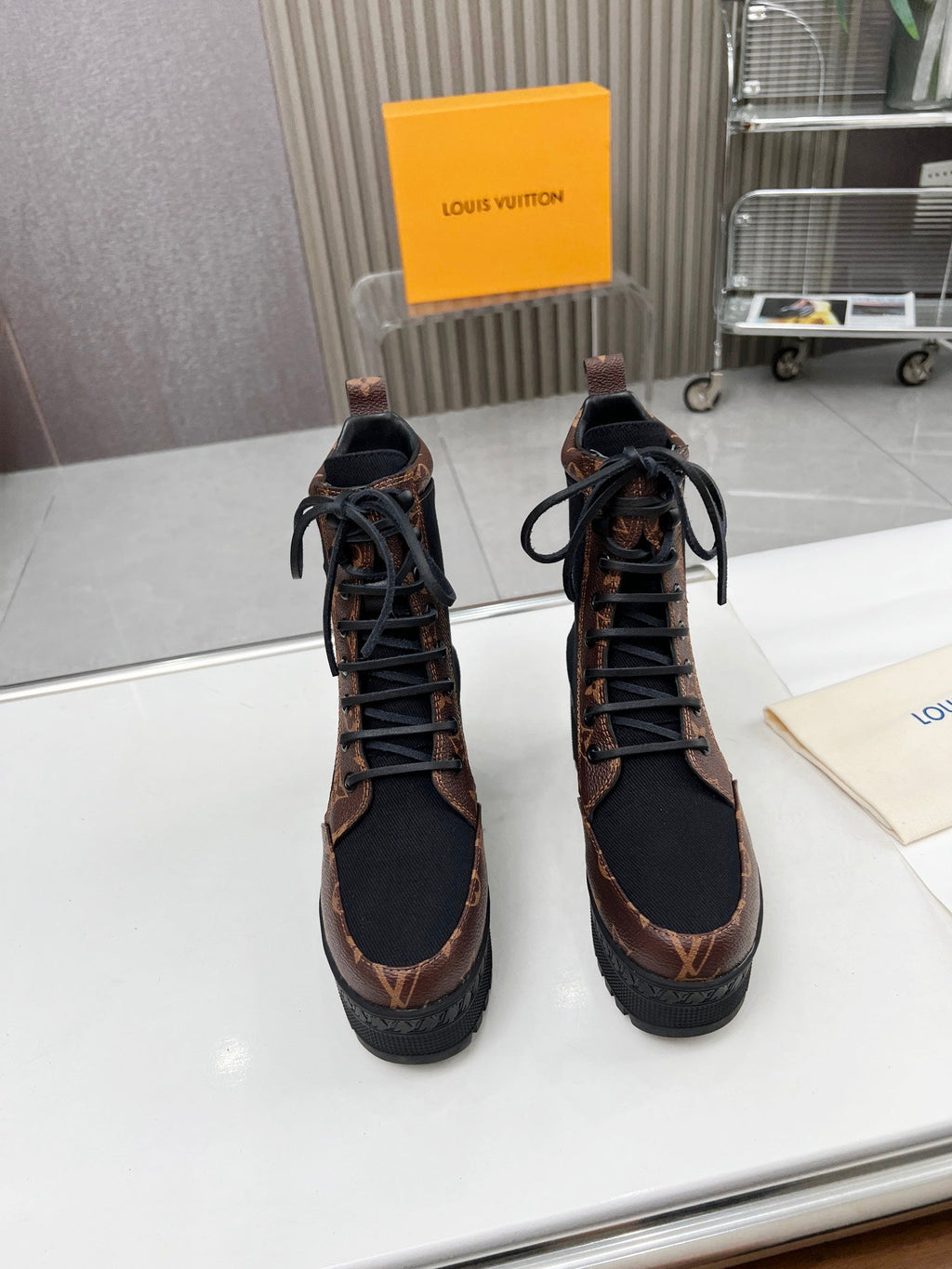 LOUIS VUITTON LAUREATE PLATFORM DESERT BOOT IN BLACK JACQUARD AND CHOCOLATE BROWN CALFSKIN