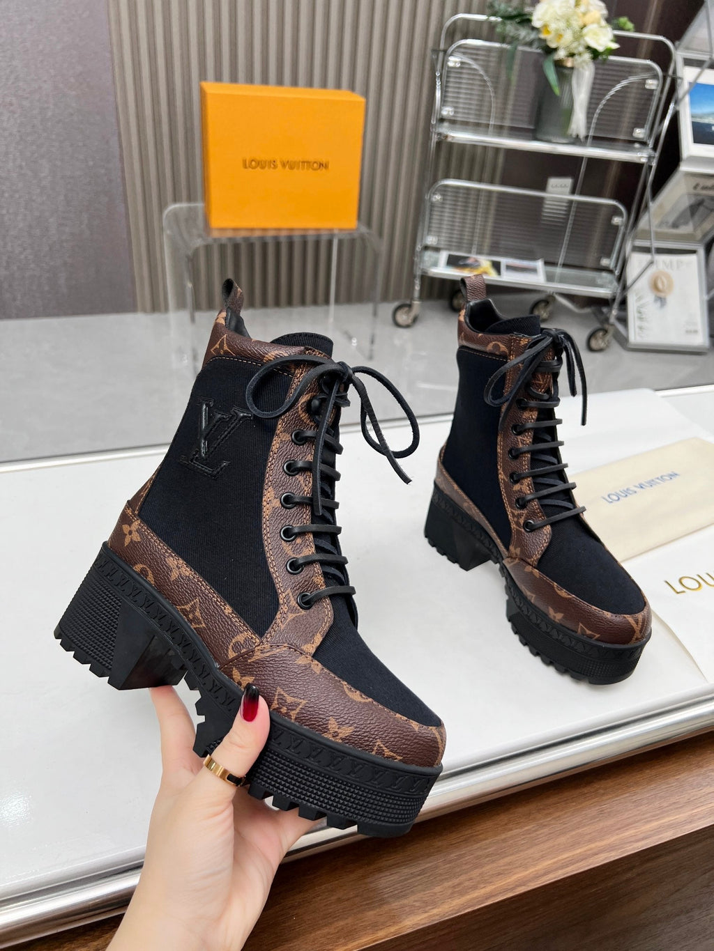 LOUIS VUITTON LAUREATE PLATFORM DESERT BOOT IN BLACK JACQUARD AND CHOCOLATE BROWN CALFSKIN