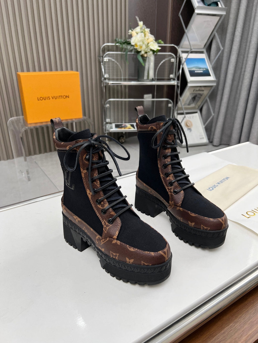 LOUIS VUITTON LAUREATE PLATFORM DESERT BOOT IN BLACK JACQUARD AND CHOCOLATE BROWN CALFSKIN