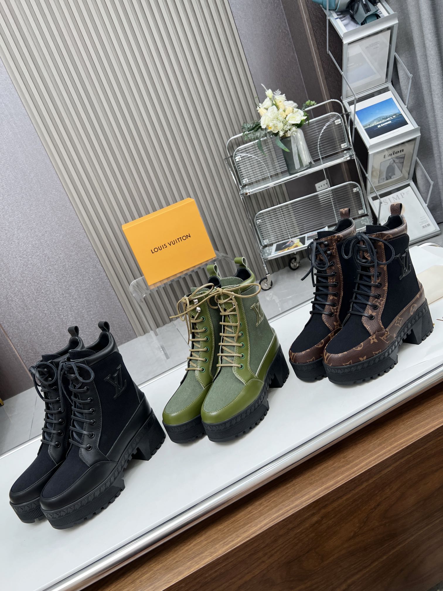 LOUIS VUITTON LAUREATE PLATFORM DESERT BOOT IN BLACK JACQUARD AND CHOCOLATE BROWN CALFSKIN
