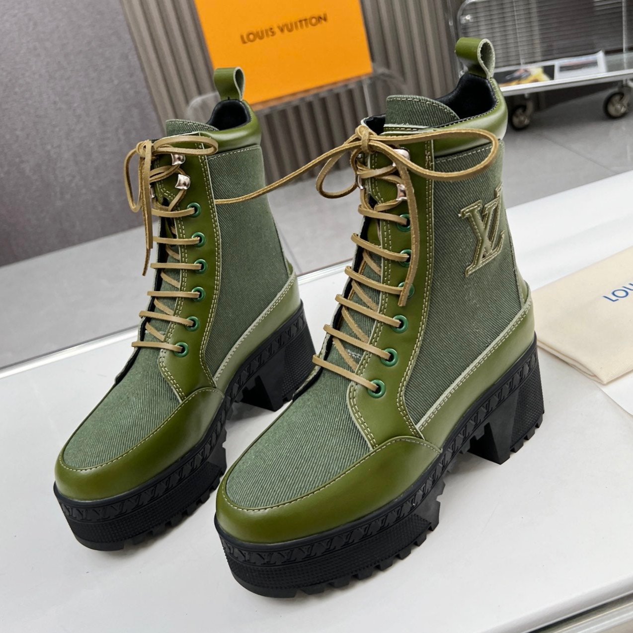 LOUIS VUITTON LAUREATE PLATFORM DESERT BOOT IN DARK OLIVE GREEN JACQUARD AND CALFSKIN