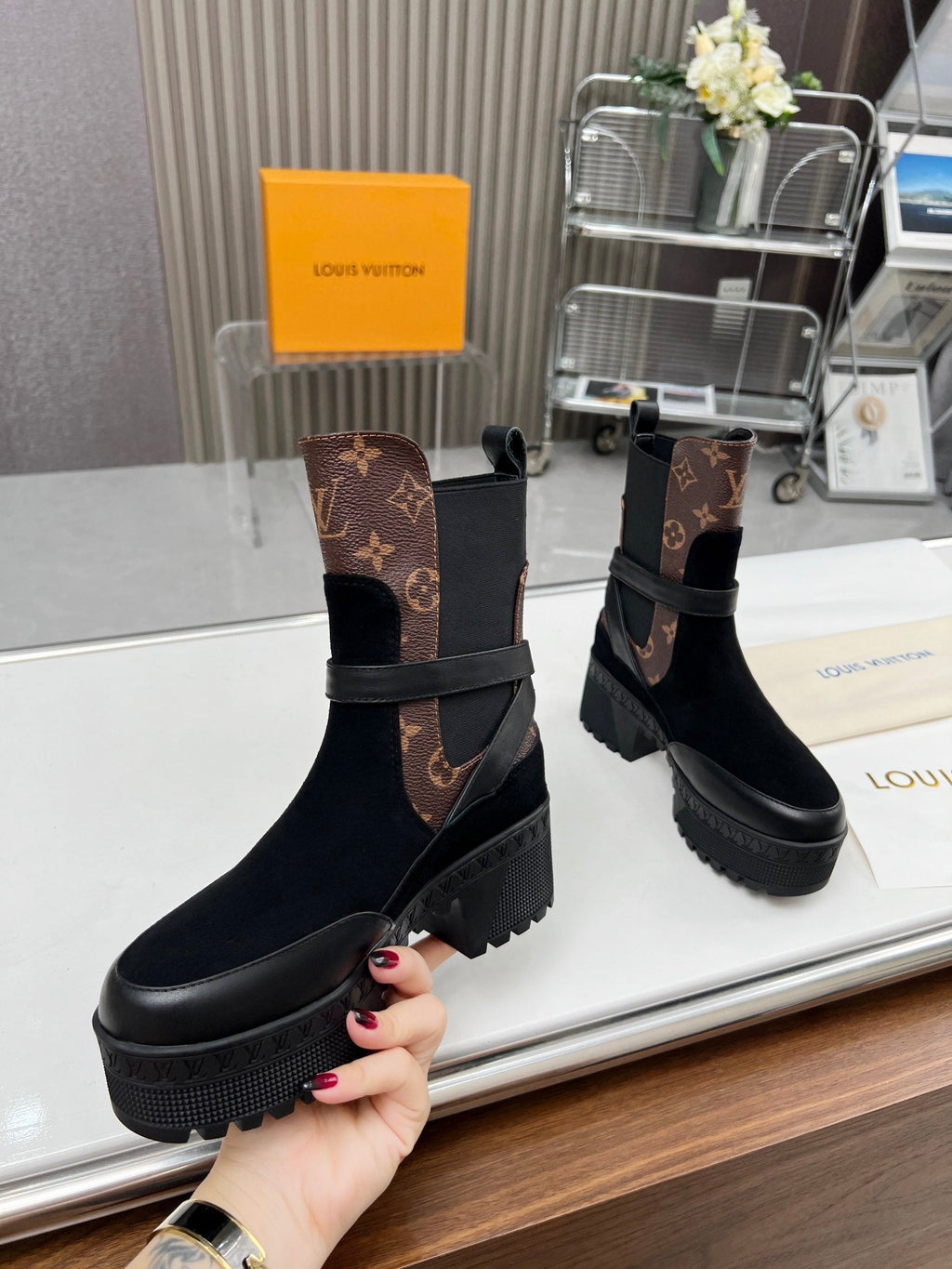 LOUIS VUITTON LAUREATE PLATFORM DESERT BOOT IN BLACK SUEDE AND BROWN CALFSKIN