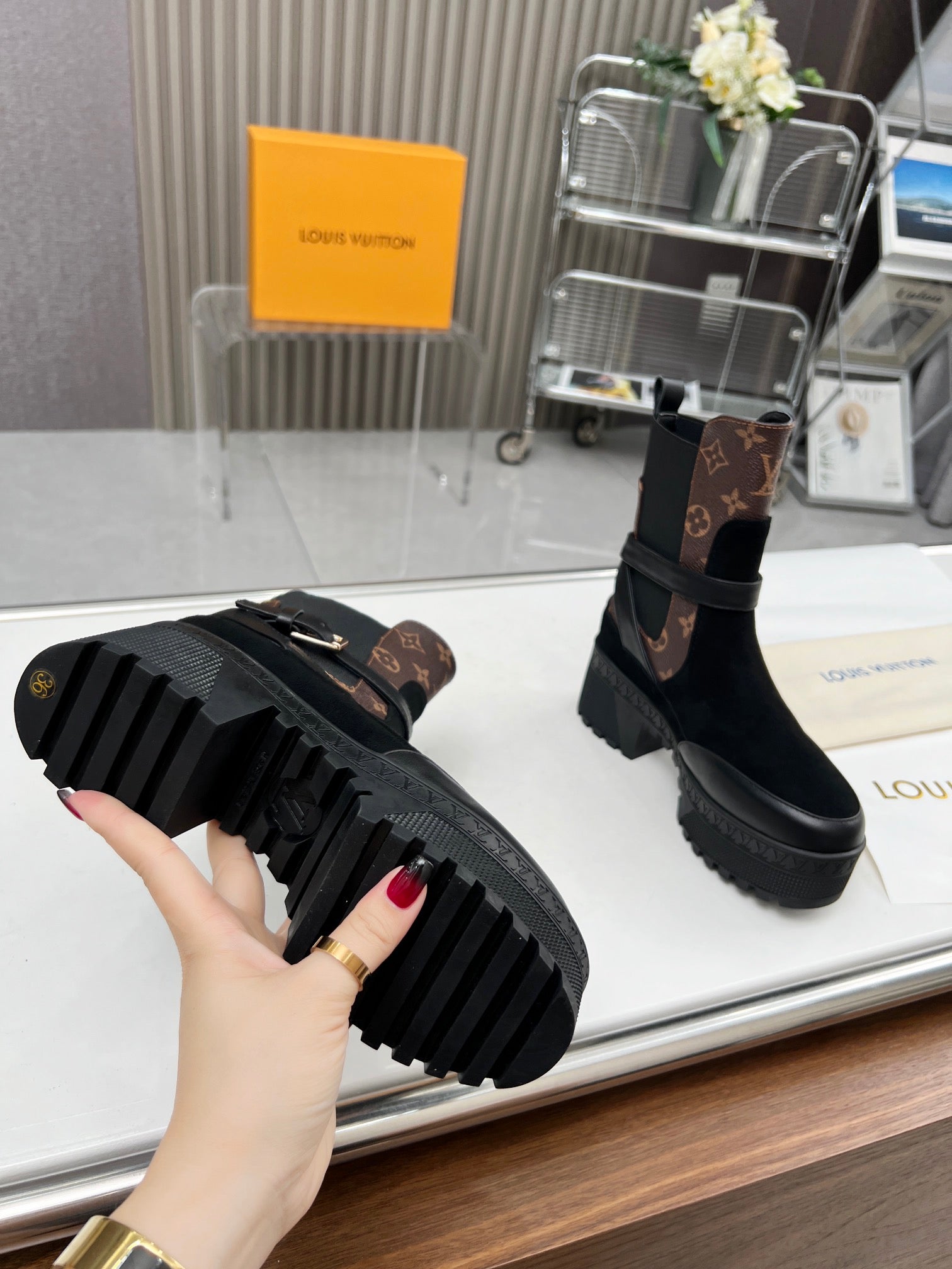 LOUIS VUITTON LAUREATE PLATFORM DESERT BOOT IN BLACK SUEDE AND BROWN CALFSKIN