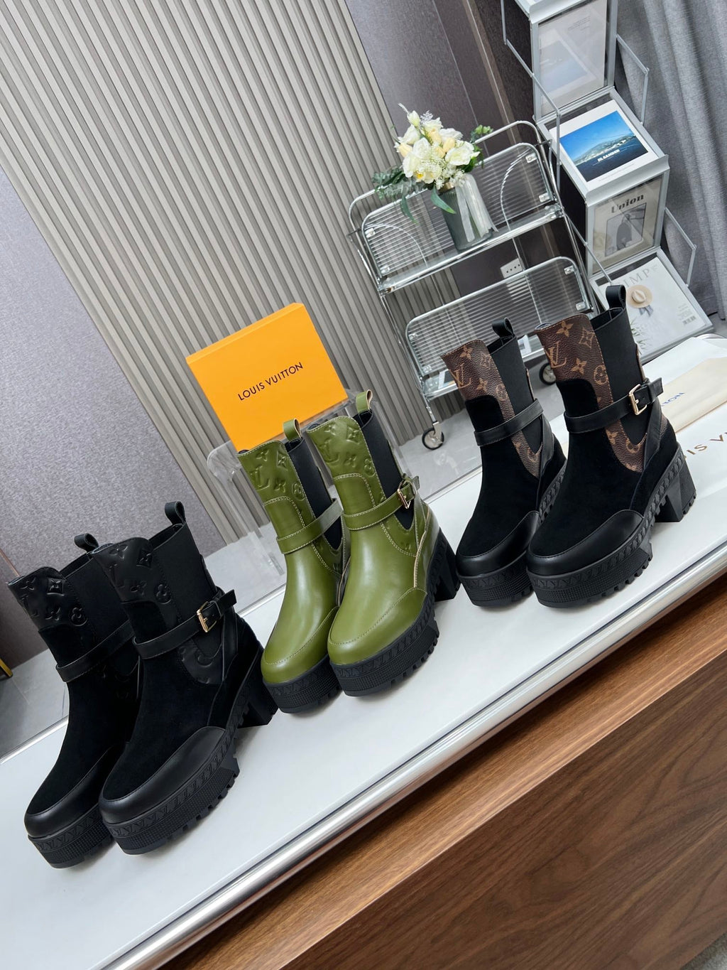LOUIS VUITTON LAUREATE PLATFORM DESERT BOOT IN BLACK SUEDE AND BROWN CALFSKIN