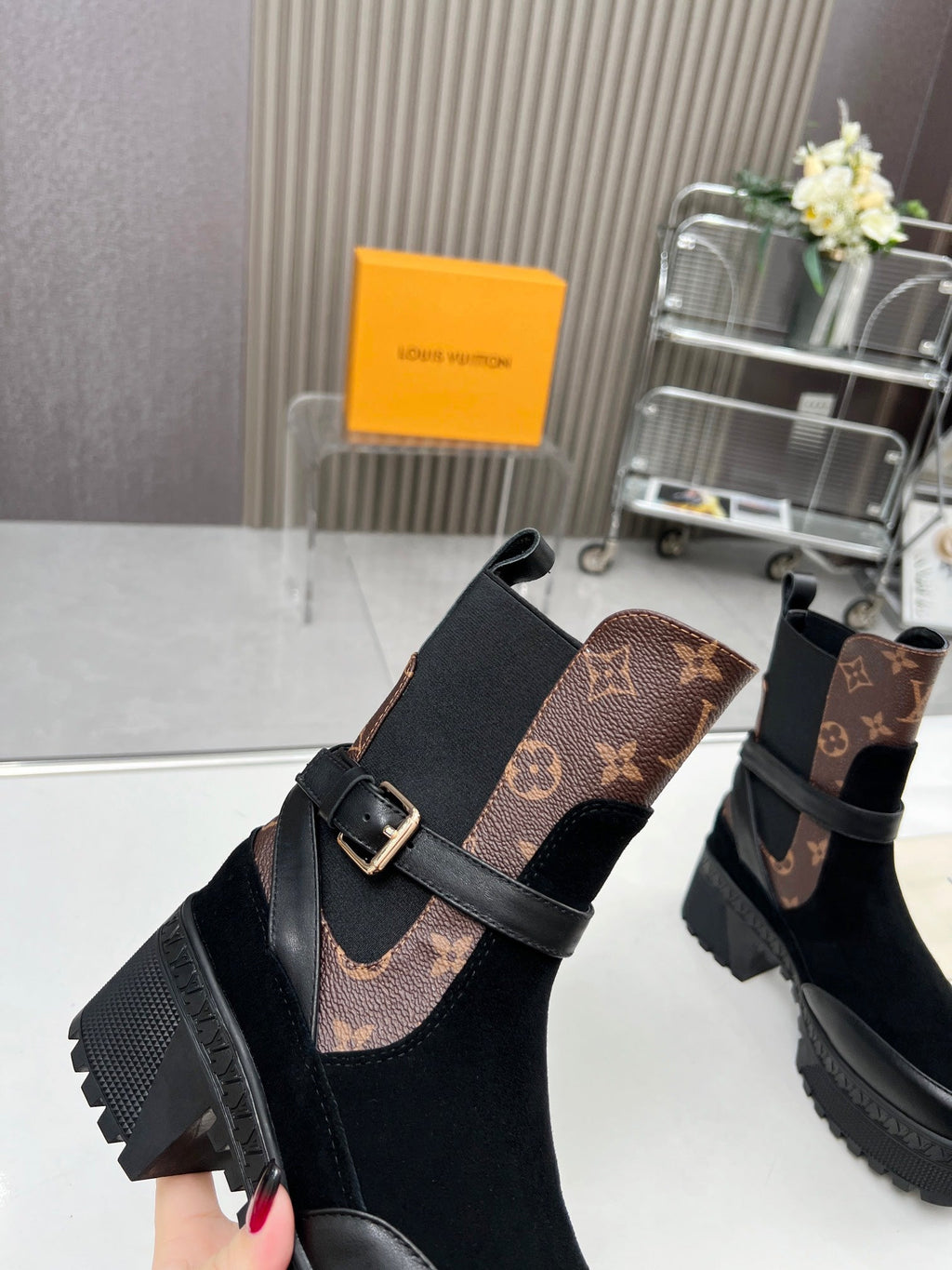 LOUIS VUITTON LAUREATE PLATFORM DESERT BOOT IN BLACK SUEDE AND BROWN CALFSKIN