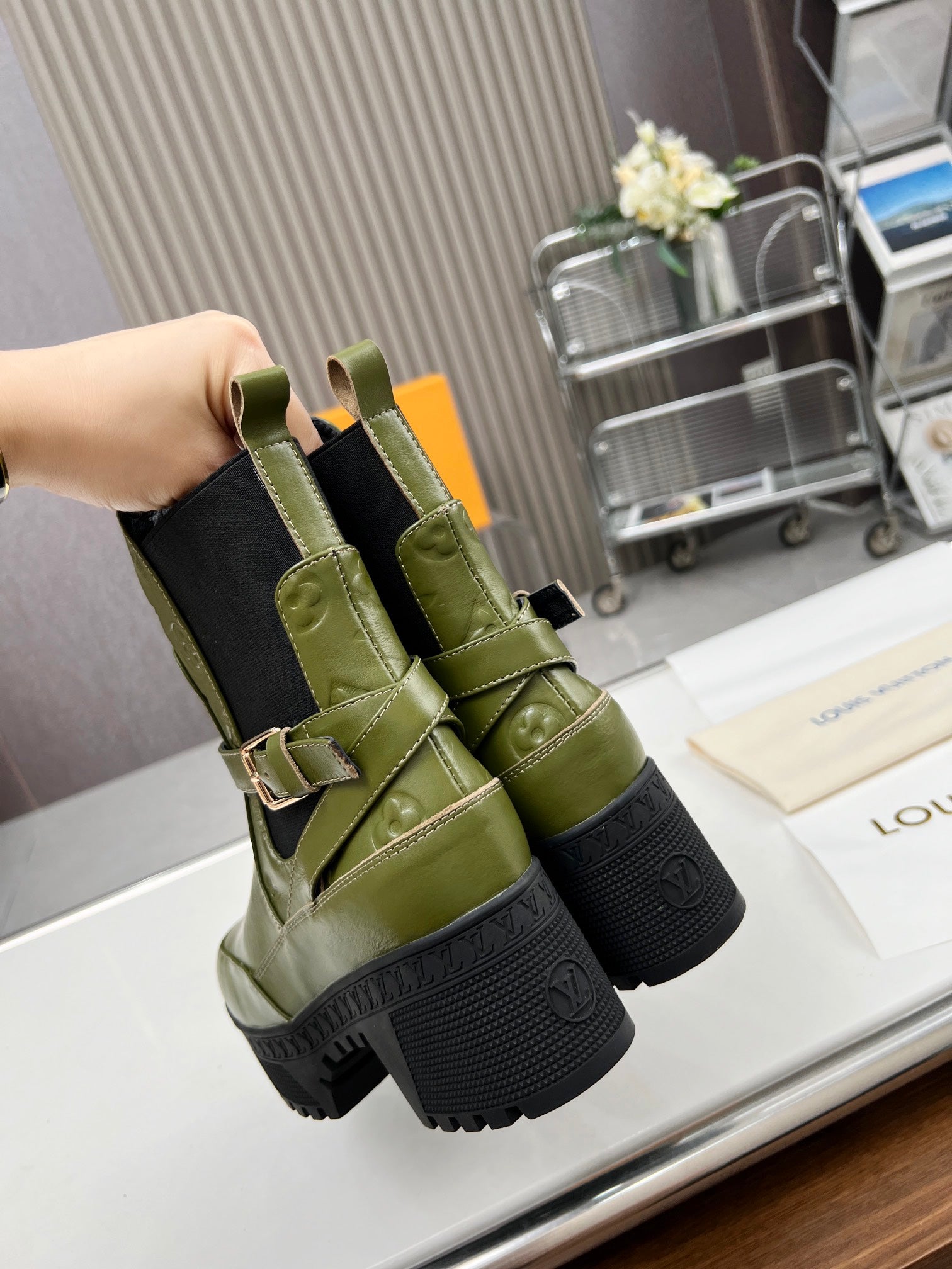 LOUIS VUITTON LAUREATE PLATFORM DESERT BOOT IN DARK OLIVE GREEN CALFSKIN