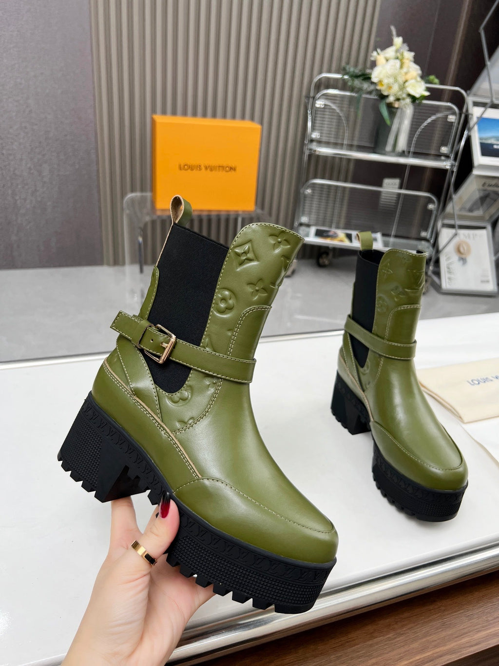 LOUIS VUITTON LAUREATE PLATFORM DESERT BOOT IN DARK OLIVE GREEN CALFSKIN