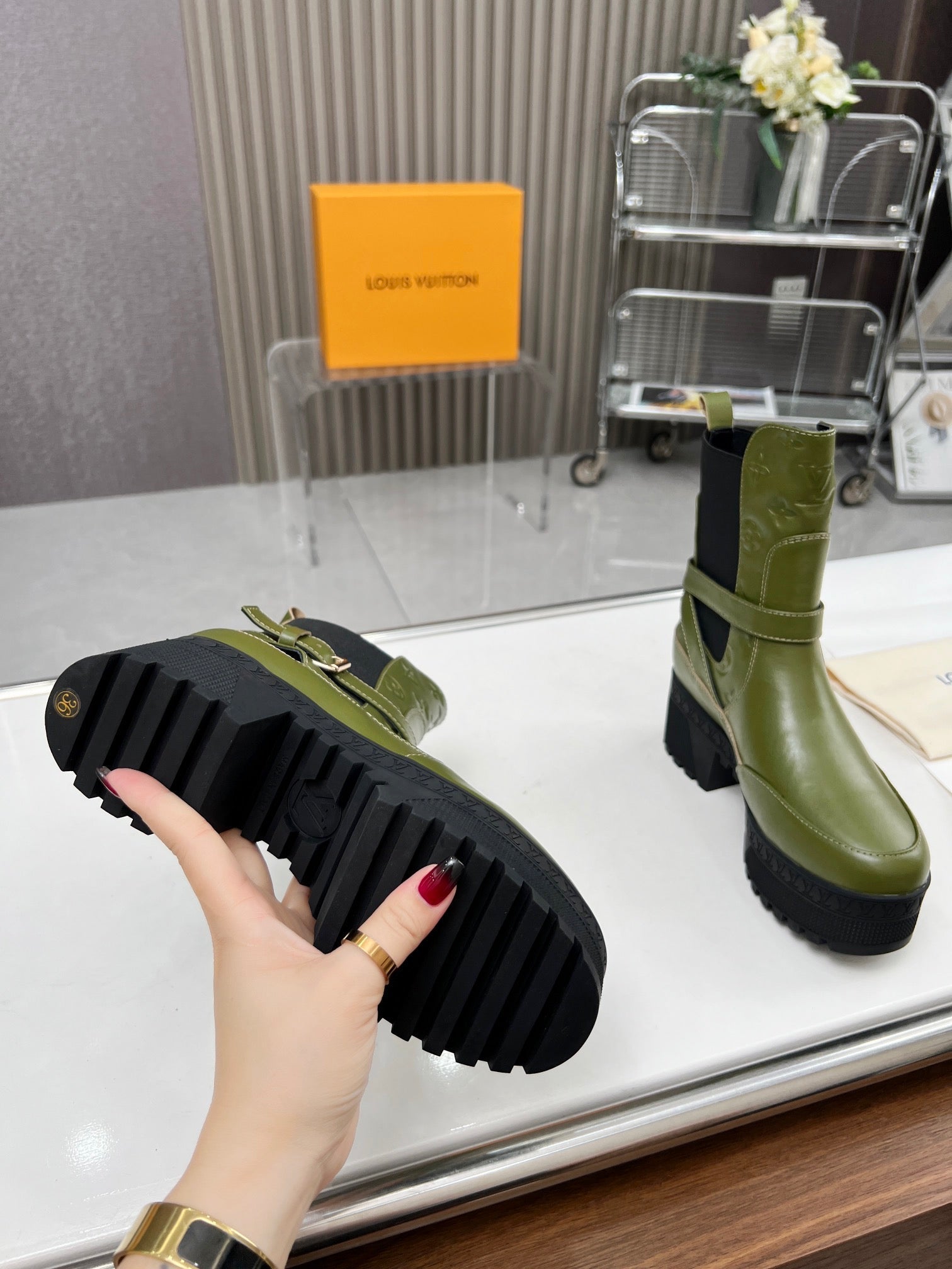 LOUIS VUITTON LAUREATE PLATFORM DESERT BOOT IN DARK OLIVE GREEN CALFSKIN