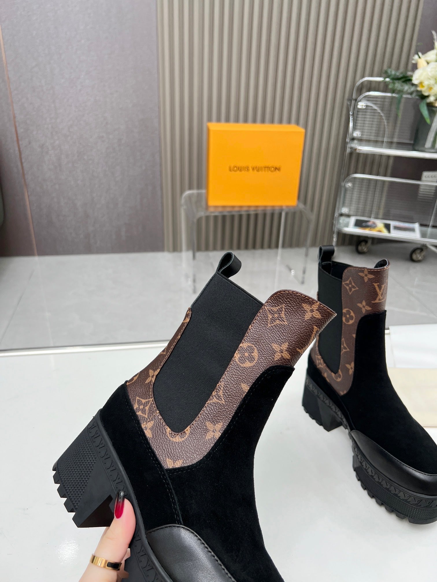 LOUIS VUITTON LV WOMEN SHORT BOOT IN BLACK SUEDE AND CHOCOLATE BROWN CALFSKIN