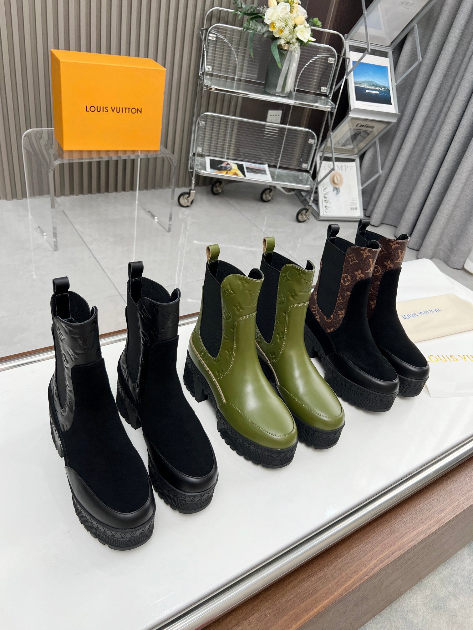 LOUIS VUITTON LV WOMEN SHORT BOOT IN BLACK SUEDE AND CHOCOLATE BROWN CALFSKIN