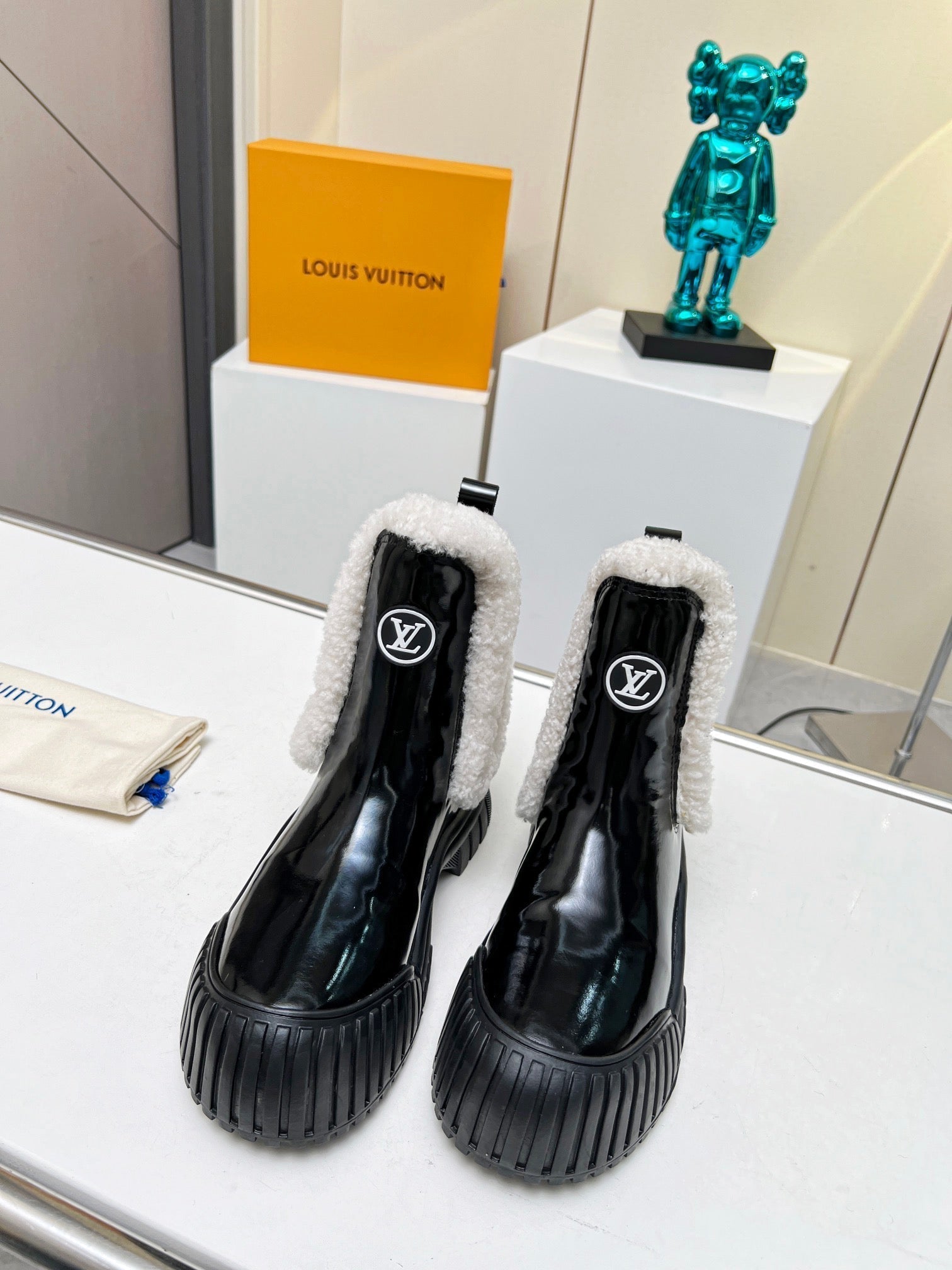 LOUIS VUITTON LV RUBY FLAT ANKLE BOOT IN BLACK CALFSKIN AND WHITE SHEARLING