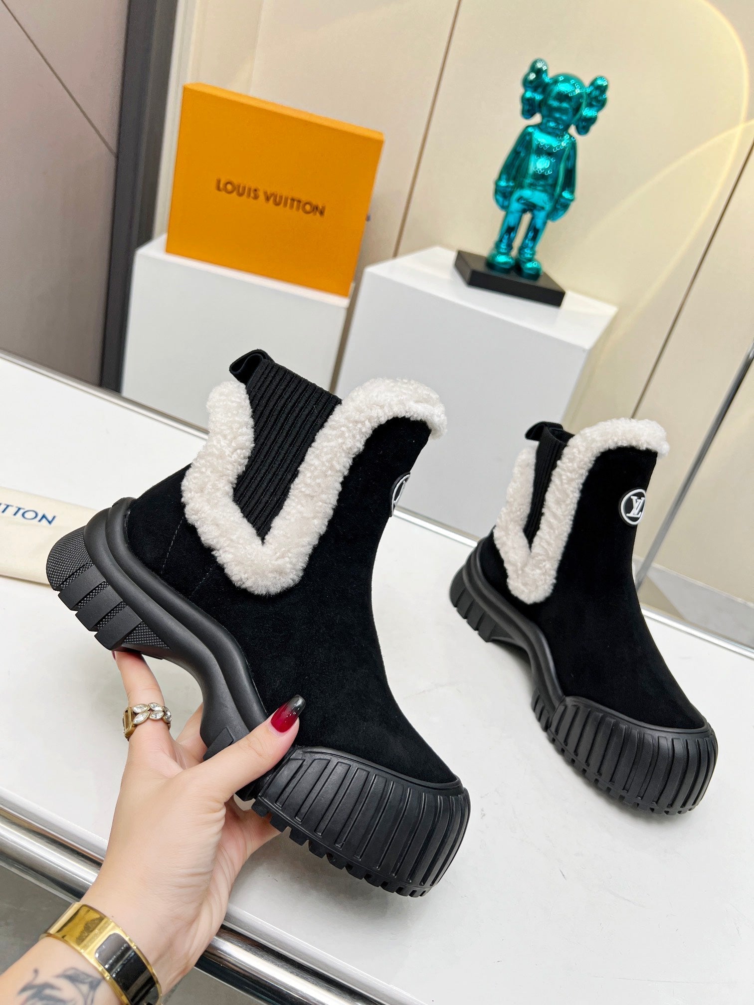 LOUIS VUITTON LV RUBY FLAT ANKLE BOOT IN BLACK SUEDE CALF LEATHER AND WHITE SHEARLING