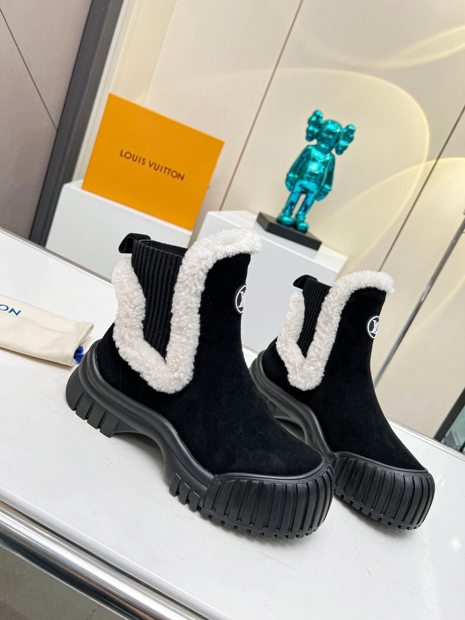 LOUIS VUITTON LV RUBY FLAT ANKLE BOOT IN BLACK SUEDE CALF LEATHER AND WHITE SHEARLING