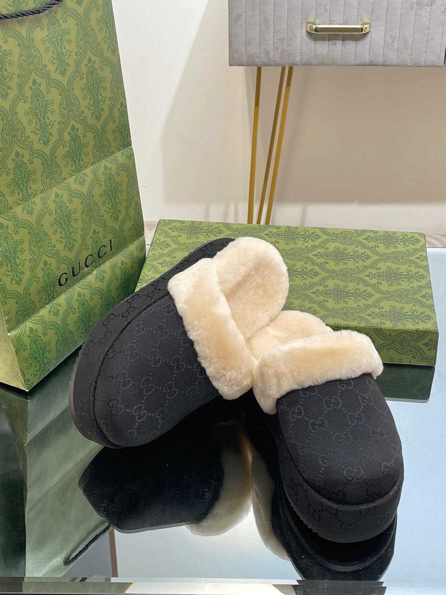 GUCCI MOLLY MULE IN BLACK MONOGRAM JACQUARD FABRIC AND SHEARLING LINING