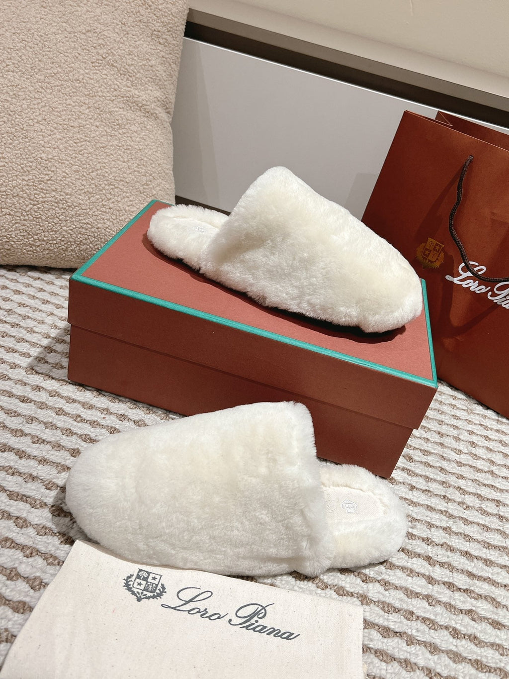 LP NATURAL WINTERCOZY WOOL WHITE SLIPPERS