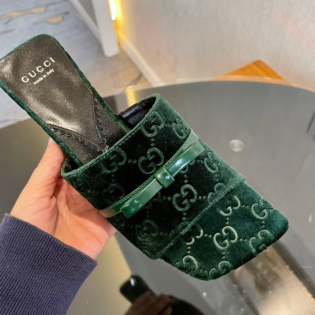 GUCCI VELVET HIGH HEEL SANDALS WITH BEAUTIFUL LOGO DETAILS GREEN FOREST