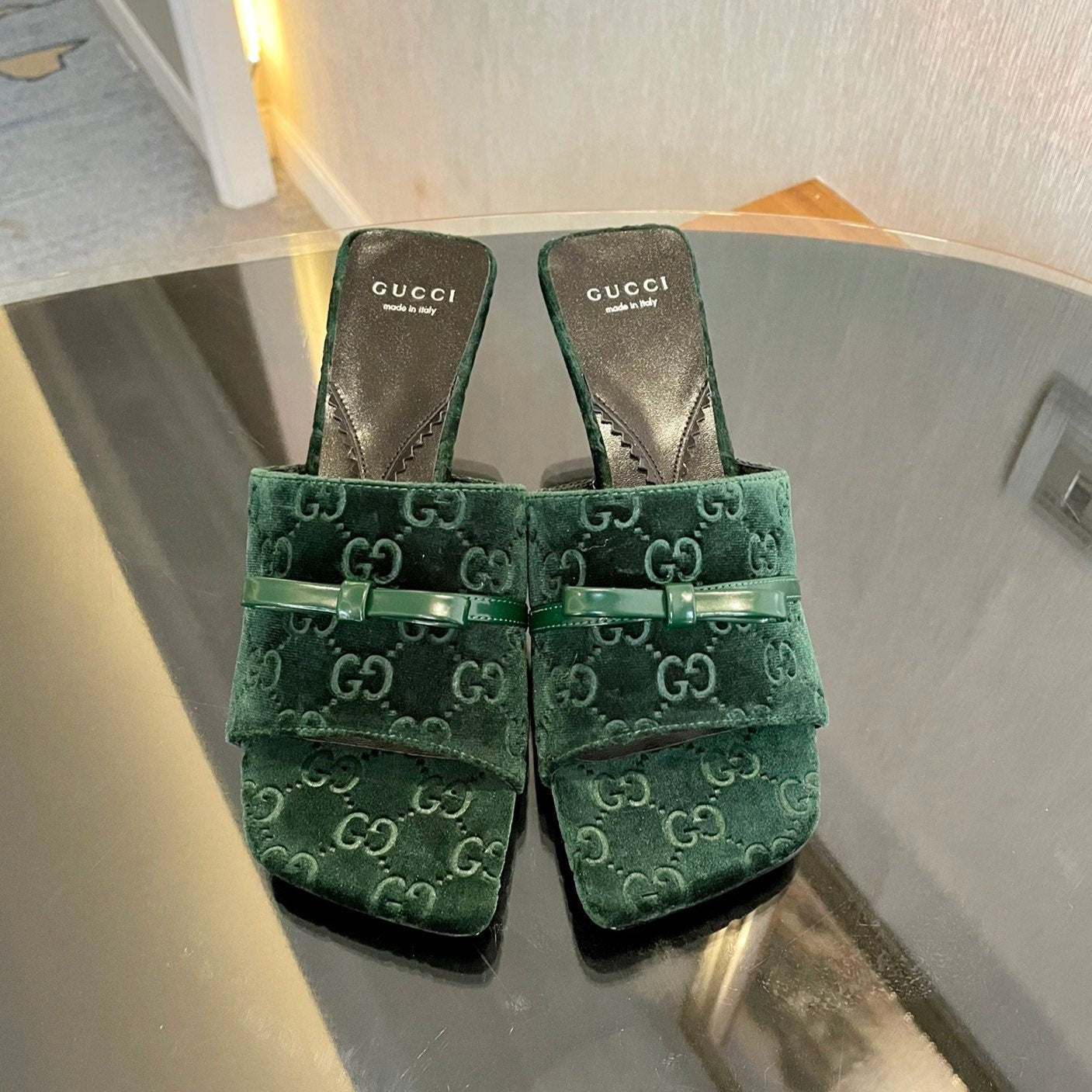 GUCCI VELVET HIGH HEEL SANDALS WITH BEAUTIFUL LOGO DETAILS GREEN FOREST