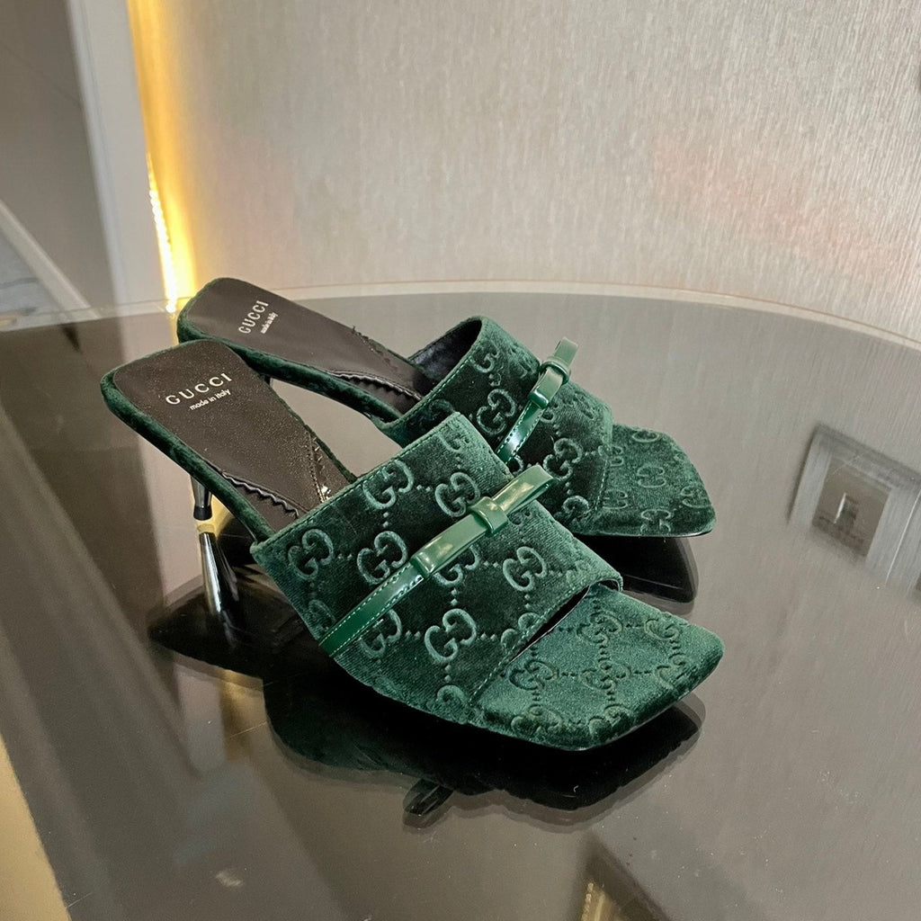 GUCCI VELVET HIGH HEEL SANDALS WITH BEAUTIFUL LOGO DETAILS GREEN FOREST