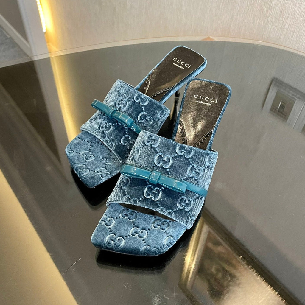 GUCCI VELVET HIGH HEEL SANDALS WITH BEAUTIFUL LOGO DETAILS BLUE SKY
