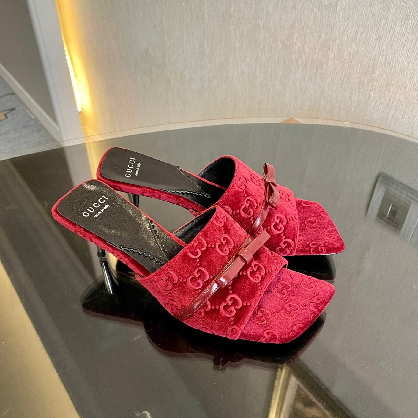 GUCCI VELVET HIGH HEEL SANDALS WITH BEAUTIFUL LOGO DETAILS WINE RED