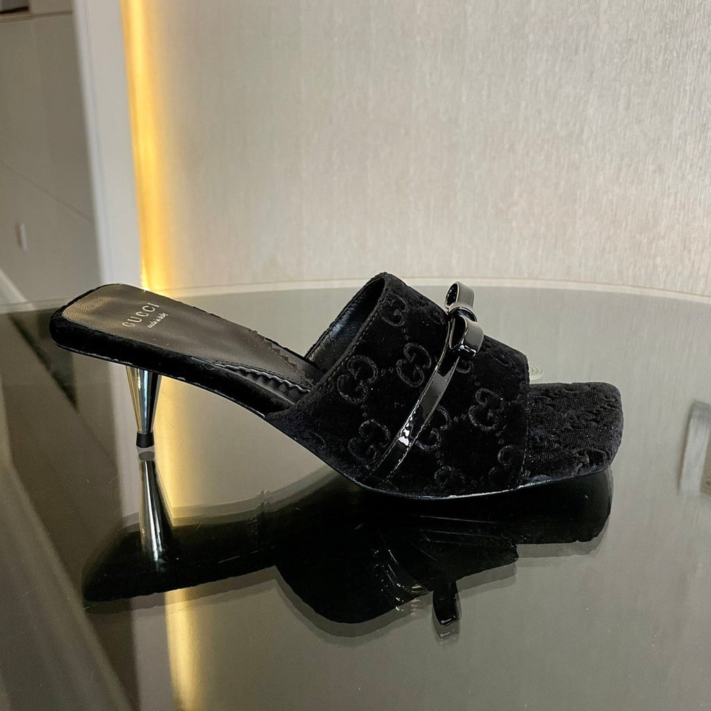 GUCCI VELVET HIGH HEEL SANDALS WITH BEAUTIFUL LOGO DETAILS BLACK