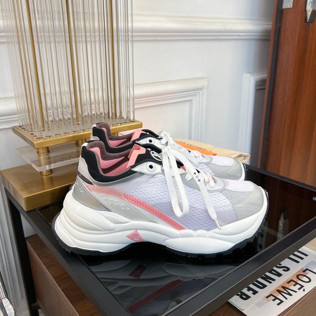LOUIS VUITTON LV RUN 55 SNEAKER PINK BLACK