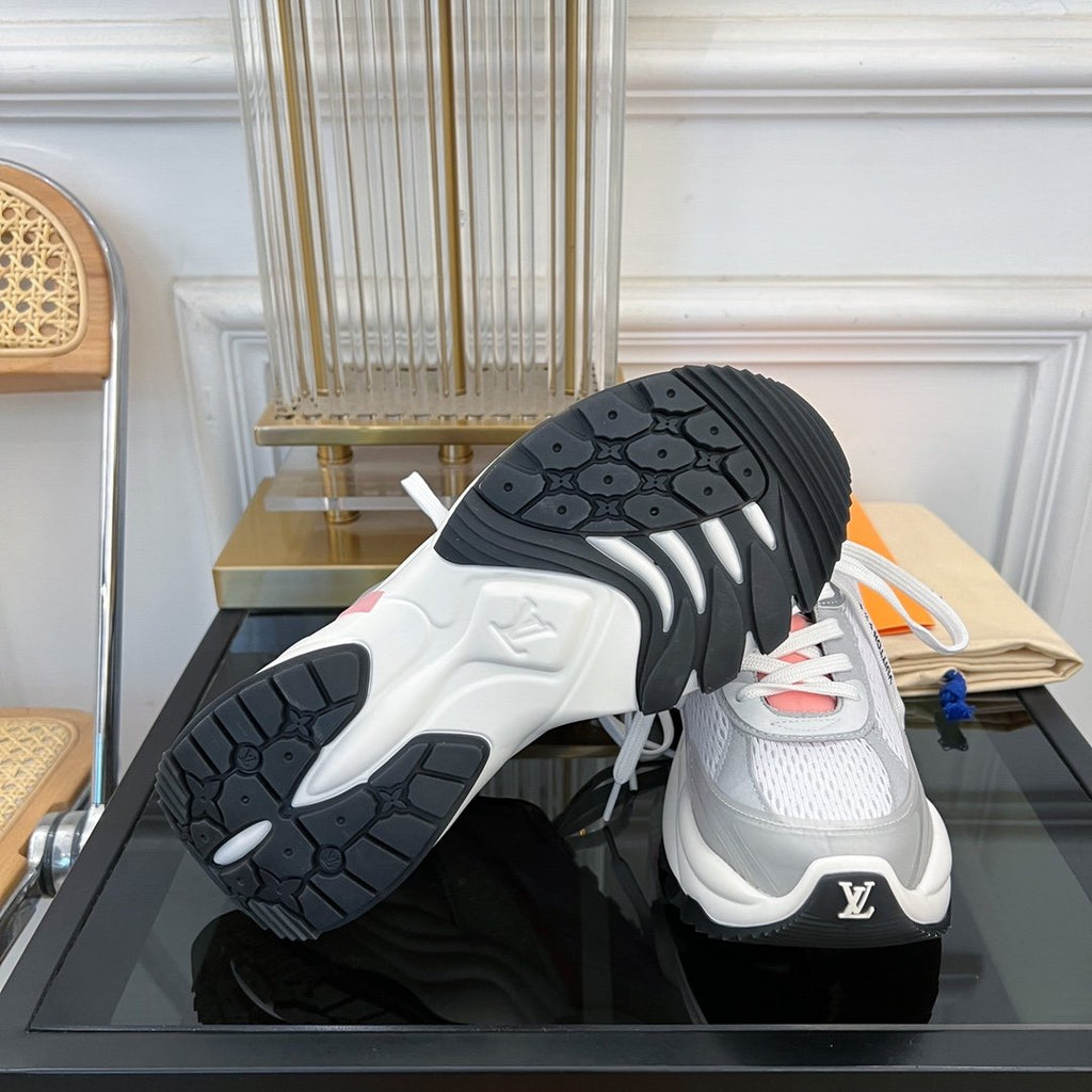 LOUIS VUITTON LV RUN 55 SNEAKER PINK BLACK